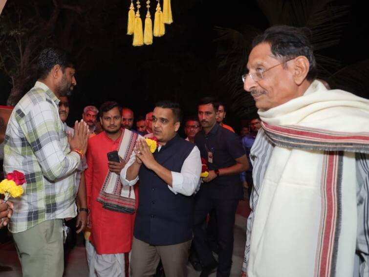 Gujarat Politics: Harsh Sanghvi visited former Congress MLA ready to bring him to BJP Gujarat Politics: કોંગ્રેસના પૂર્વ  ધારાસભ્યને ભાજપમાં લાવવા તખ્તો તૈયાર, હર્ષ સંઘવીએ કરી હતી મુલાકાત