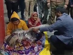 एटा डीएम ने पेश की इंसानियत की मिशाल, गरीबों से ठंड से बचाने के लिए किया ये काम