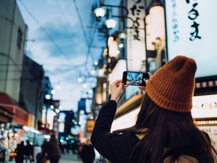 Kyoto, Japan: With a romantic atmosphere, Kyoto is a perfect destination for couples celebrating the New Year. The city's geothermal springs provide a relaxing experience, and beautifully lit buildings and temples add to the festive ambiance. (Image Source: Getty Images)