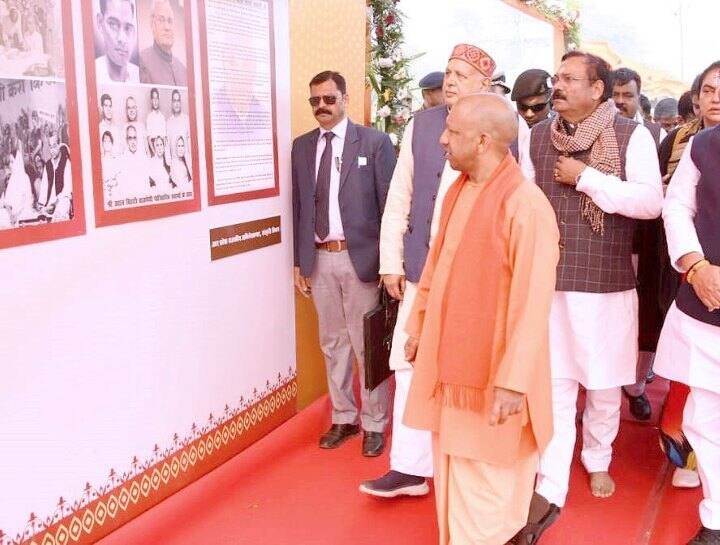 UP News: अटल जयंती पर बटेश्वर पहुंचे सीएम योगी, आगरा-मथुरा हेलिकॉप्टर सर्विस का किया शुभारंभ CM Yogi starts Agra-Mathura Heliport Service and started projects worth Rs 148 crore in Atal Bihari Vajpayee village on his birth anniversary ann UP News: अटल जयंती पर बटेश्वर पहुंचे सीएम योगी, आगरा-मथुरा हेलिकॉप्टर सर्विस का किया शुभारंभ