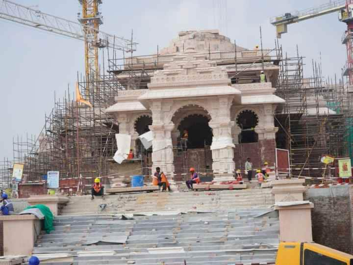 Ram Mandir: अयोध्या में बन रहे भव्य राम मंदिर में प्राण-प्रतिष्ठा की तैयारी चल रही है. इसके लिए शुभ मुहूर्त भी निकाल लिया गया है. प्राण-प्रतिष्ठा के लिए मुहूर्त का समय महज 84 सेकेंड का होगा.