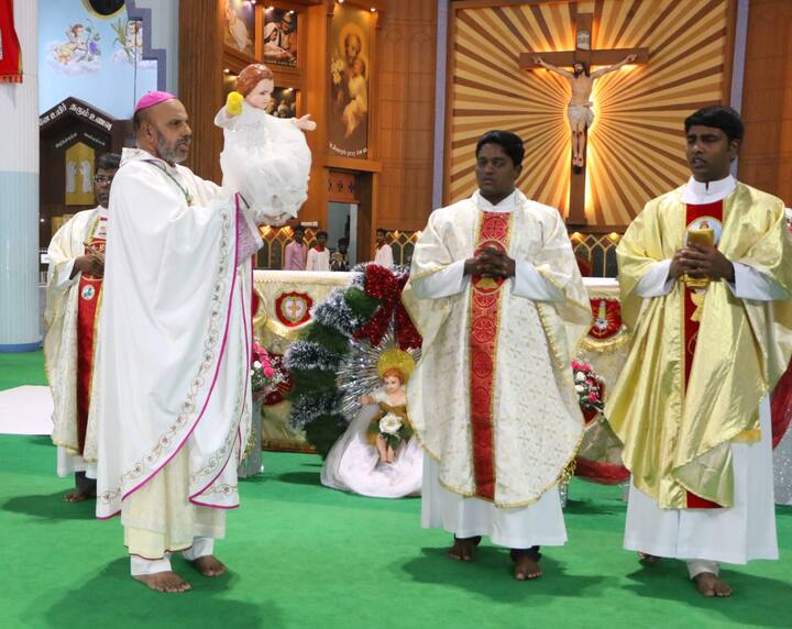 இதில் சேலம் மறைமாவட்ட பேராயர் அருள்செல்வம் ராயப்பன் கலந்து கொண்டு சிறப்பு வழிபாடு நடத்தினார்.