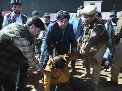 घायल युवक को देख बीजेपी सांसद रवि किशन ने रोका काफिला, एम्बुलेंस से भिजवाया अस्पताल