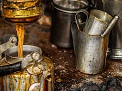 Kitchen Tips : स्टीलच्या भांड्यांवरील डाग निघत नाहीत? हे उपाय करा!