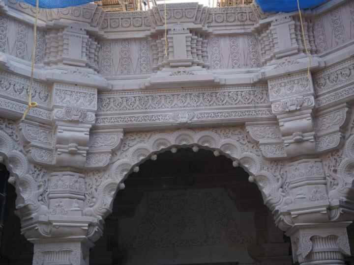 प्राण-प्रतिष्ठा होते ही अयोध्या में राम मंदिर बनने का सैकड़ों साल का इंतजार भी खत्म हो जाएगा. इसका मुहूर्त 22 जनवरी को दोपहर 12 बजकर 29 मिनट 8 सेकंड से शुरू होकर 12 बजकर 30 मिनट और 32 सेकंड के बीच का होगा.