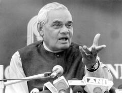 Atal Bihari Vajpayee: 'আমি অবিবাহিত, ব্যাচেলর নই...' বিয়ের প্রশ্নবাণে বারবার বিদ্ধ বাজপেয়ি কেন একথা বলেছিলেন?
