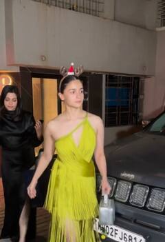 Christmas 2023: महेश भट्ट की क्रिसमस पार्टी में ग्रीन कलर की वन शोल्डर ड्रेस में Alia Bhatt लगीं बेहद ग्लैमरस, दामाद रणबीर ने भी कूल लुक में बटोरी लाइमलाइट, देखें तस्वीरें