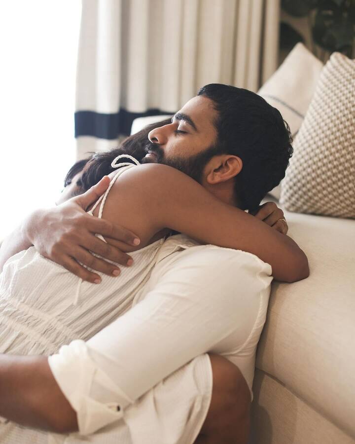 கிறிஸ்துமஸ் வாழ்த்துக்களை அவர்களின் அழகான ரொமான்டிக் புகைப்படங்களுடன் தெரிவித்துள்ளனர்