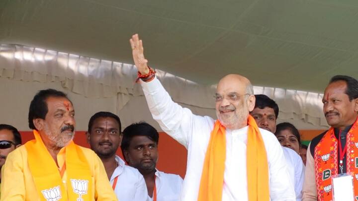 বিমানবন্দর থেকে যাবেন নিউটাউনের একটি হোটেলে।