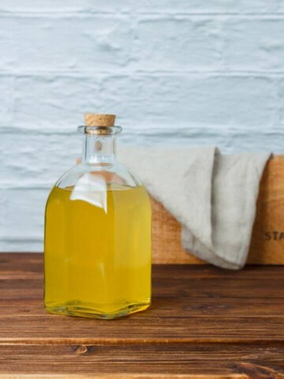 नाभि में लगाएं सरसों का तेल, मिलेंगे ये अद्भुत फायदे