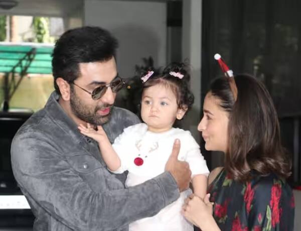 ਦਰਅਸਲ ਅੱਜ ਆਲੀਆ ਅਤੇ ਰਣਬੀਰ ਨੇ ਆਪਣੀ ਪਿਆਰੀ ਰਾਹਾ ਕਪੂਰ ਦਾ ਚਿਹਰਾ ਰਿਵੀਲ ਕੀਤਾ ਹੈ। ਰਣਬੀਰ ਕਪੂਰ ਖੁਦ ਆਪਣੀ ਪਿਆਰੀ ਜਿਹੀ ਡੋਲ ਨੂੰ ਆਪਣੀ ਗੋਦ ਵਿੱਚ ਲੈ ਕੇ ਪਾਪਰਾਜ਼ੀ ਦੇ ਸਾਹਮਣੇ ਆਏ।