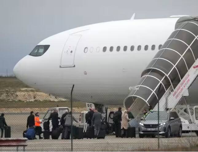 france-paris-303-indians-flight-board-return-to-mumbai india says thanku France Flight Takes Off: ਫਰਾਂਸ ‘ਚ ਰੋਕੀ ਗਈ ਫਲਾਈਟ ਨੇ 3 ਦਿਨ ਬਾਅਦ ਭਾਰਤ ਲਈ ਭਰੀ ਉਡਾਣ, ਭਾਰਤ ਨੇ ਕਿਹਾ- ਥੈਂਕਿਊ