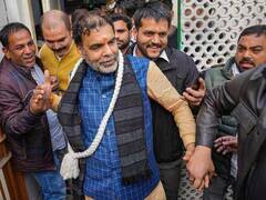 WFI के अध्यक्ष पद से निलंबन के बाद संजय सिंह का वाराणसी दौरा, समर्थकों ने स्वागत में लगाए पोस्टर्स