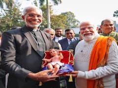 PM Modi celebrates Christmas :  'ख्रिश्चन समुदायाशी माझे जुने नाते'; PM मोदींनी असा साजरा केला ख्रिसमस, पाहा फोटो