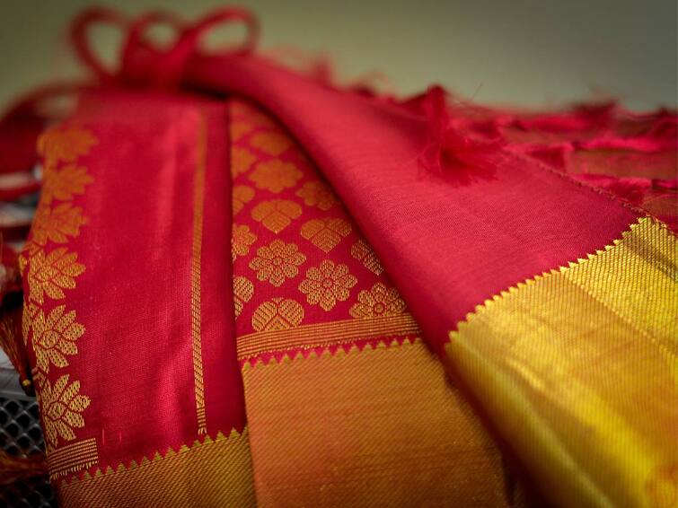 Kanjivaram Silk Sarees How to Identify Original Kanchipuram Silk Saree Here Are Some Ways to Check Kanchipuram Silk Saree: ஒரிஜினல் காஞ்சி பட்டுதானா என்பதை கண்டறிவது எப்படி? இதோ டிப்ஸ்!