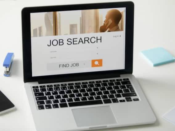 LIC HFL Apprenticeship Recruitment 2023: LIC હાઉસિંગ ફાઇનાન્સ લિમિટેડે ભરતીની સૂચના જારી કરીને એપ્રેન્ટિસની પોસ્ટ માટે ભરતી કરવાનું નક્કી કર્યું છે. જેના માટે ઉમેદવારો ઓફિશિયલ સાઈટ પર જઈને અરજી કરી શકે છે. આ ભરતી માટે અરજી પ્રક્રિયા ચાલી રહી છે. રસ ધરાવતા અને લાયક ઉમેદવારો સત્તાવાર સાઇટની મુલાકાત લઈને અરજી કરી શકે છે.