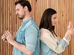 Extramarital affair: ਜੇਕਰ ਤੁਹਾਡੇ ਪਤੀ ਦਾ ਵੀ ਕਿਤੇ ਚੱਲ ਰਿਹਾ ਚੱਕਰ, ਤਾਂ ਇਦਾਂ  ਕਰ ਸਕਦੇ ਪਤਾ, ਬਦਲ ਜਾਣਗੀਆਂ ਇਹ ਆਦਤਾਂ