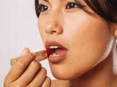 શિયાળામાં અપનાવો આ ઘરેલુ નુસખા, ફાટેલા હોઠ થશે કોમળ