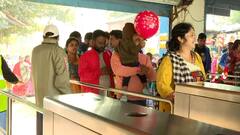 Alipore Zoo : বড়দিনে উপচে পড়া ভিড় চিড়িয়াখানায়, কচিকাঁচাদের হাত ধরে ভিড় করেছেন বড়রাও