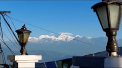 Darjeeling Kanchenjunga View : বড়দিনে চোখ জুড়ানো সোনালি আলোয় রুপোলি কাঞ্চনজঙ্ঘা, দেখুন ছবি