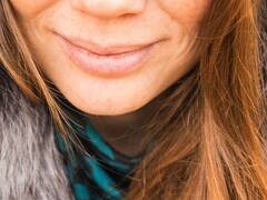 हिवाळ्यात करा 'हे' घरगुती उपाय, फाटलेल्या ओठांपासून लगेच मिळेल आराम