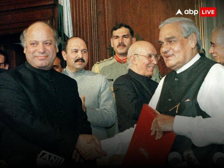 पंकज त्रिपाठी अटल के रोल में : जी हां, हम बात कर रहे हैं, हाल ही में अटल बिहार वाजपेयी के जीवन पर बनी फिल्म ‘मैं अटल हूं’ की. इस फिल्म में पंकज त्रिपाठी अटल बिहारी वाजपेयी के कैरेक्टर में हैं और वह एक सीन में महिला पत्रकार से दहेज में पूरा पाकिस्तान मांगते हए भी दिख रहे हैं.