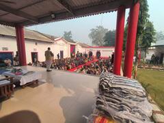 In Pics: कारागार मंत्री धर्मवीर प्रजापति पहुंचे मथुरा जेल, कैदियों से बातचीत कर बांटे कंबल, देखें तस्वीर