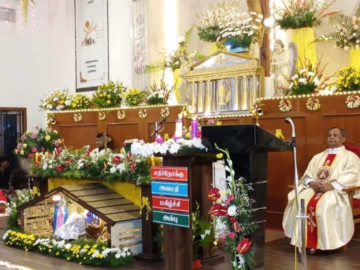 Christmas 2023 Xmas festival in Karur Exciting celebration with fireworks - TNN கரூரில் களைகட்டிய கிறிஸ்துமஸ் பண்டிகை; வானவேடிக்கை உடன் உற்சாக கொண்டாட்டம்