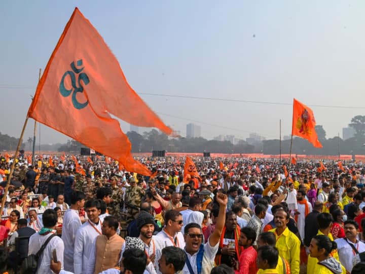TMC On Geeta Path In Kolkata: कोलकाता में गीता पाठ पर भिड़े टीएमसी-बीजेपी-कांग्रेस, पढ़ें क्यों हो रही फुटबॉल और संविधान की चर्चा