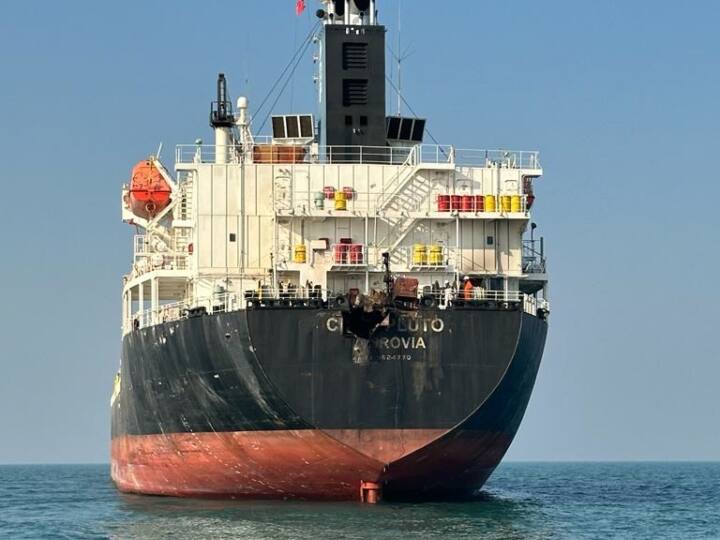 MV Chem Pluto Indian Navy To Conduct Forensic Investigation 3 Warships Deployed In Arabian Sea एमवी केम प्लूटो जहाज पर ड्रोन अटैक की पुष्टि के बाद नेवी ने अरब सागर में तैनात किए 3 युद्धपोत, नेवी करेगी फॉरेंसिक जांच