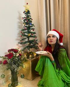 Rukmini Vasanth Photos : క్యూట్ శాంటా లుక్​లో కన్నడ బ్యూటీ రుక్మిణి