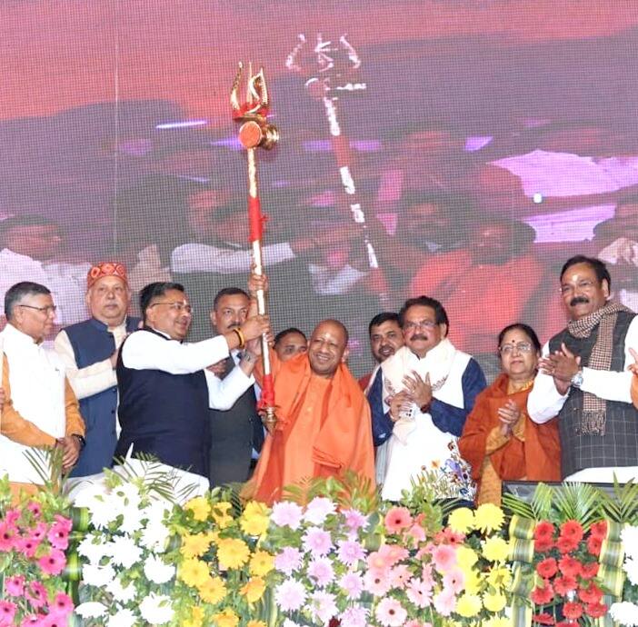 उन्होंने कहा कि अस्थिर सरकारों ने देश को खोखला किया. देश को स्थिर सरकार अटल बिहारी वाजपेयी की बदौलत मिली. बटेश्वर अटल बिहारी वाजपेयी की जन्मस्थली है.