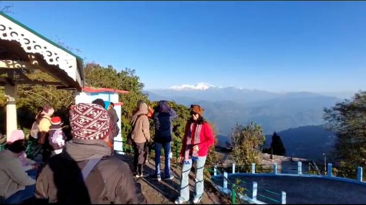 বৃহস্পতিবার নাগাদ সিকিমে বৃষ্টি ও তুষারপাতের সম্ভাবনা। সিকিমে তুষারপাতের প্রভাব পড়তে পারে দার্জিলিংয়ের উঁচু পার্বত্য এলাকায়।