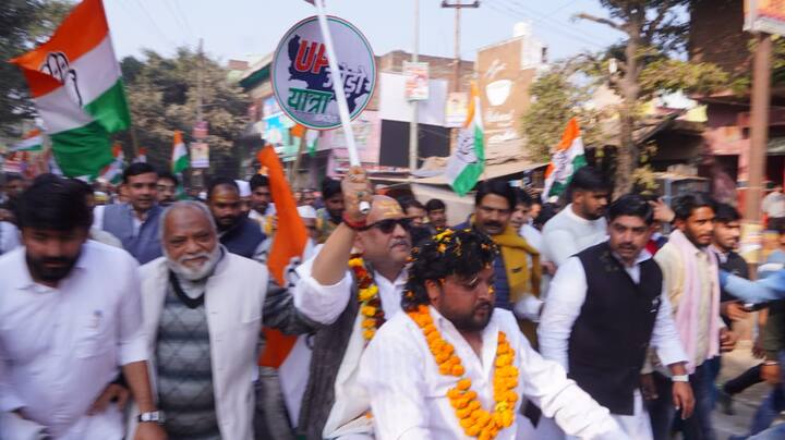 महिला समेत हजारों कार्यकर्ता भी यूपी जोड़ो यात्रा के काफिले में शामिल हुए. कार्यकर्ताओं ने अजय राय के साथ कदम से कदम मिलाए. अजय राय को गांव कूबी में किसानों के धरने की जानकारी मिली.