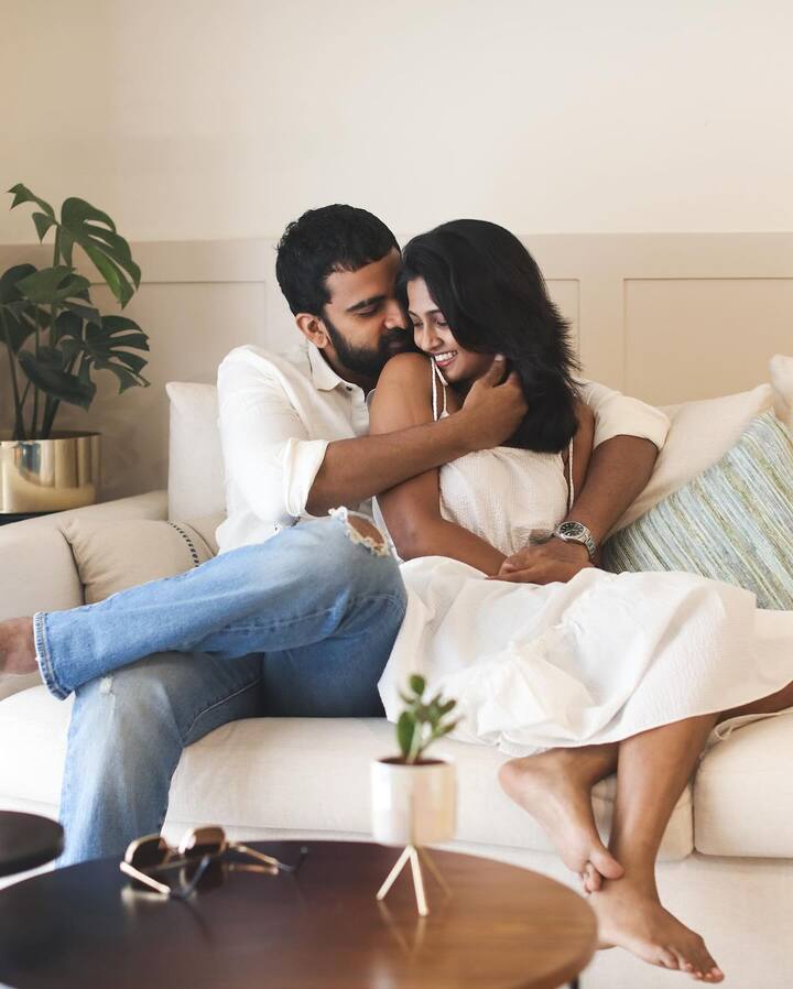 இவர்கள் இருவரும் இணைந்து ப்ளூ ஸ்டார் படத்தில் நடித்துள்ளனர் என்பது குறிப்பிடத்தக்கது.