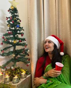 Rukmini Vasanth Photos : క్యూట్ శాంటా లుక్​లో కన్నడ బ్యూటీ రుక్మిణి