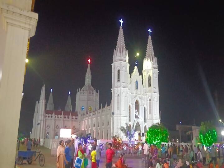 Christmas 2023 Velankanni St. Arogya Matha Church Christmas festival - TNN Christmas: வேளாங்கண்ணி பேராலய கிறிஸ்துமஸ் விழா; பல்லாயிரக்கணக்கானோர் பங்கேற்பு