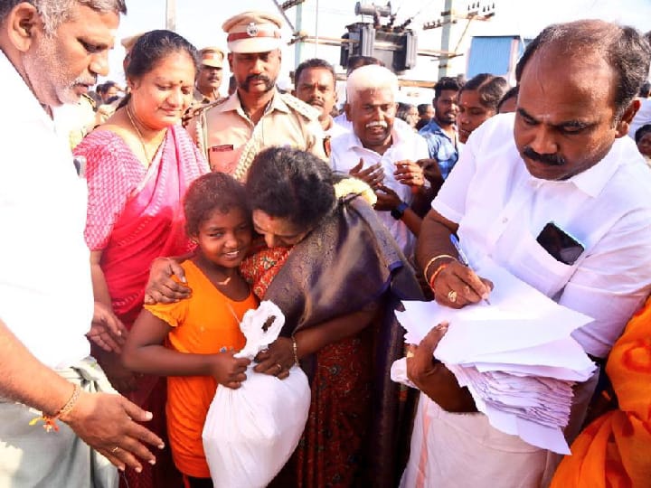 தென் மாவட்ட  மக்களை மாற்றாந்தாய் மனப்பான்மையுடன் தமிழக அரசு நடத்துகிறது - ஆளுநர் தமிழிசை