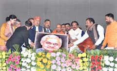 In Pics: अटल बिहारी वाजपेयी की जयंती पर CM योगी ने आगरा को दी बड़ी सौगात, बटेश्वर के मंदिर में की पूजा