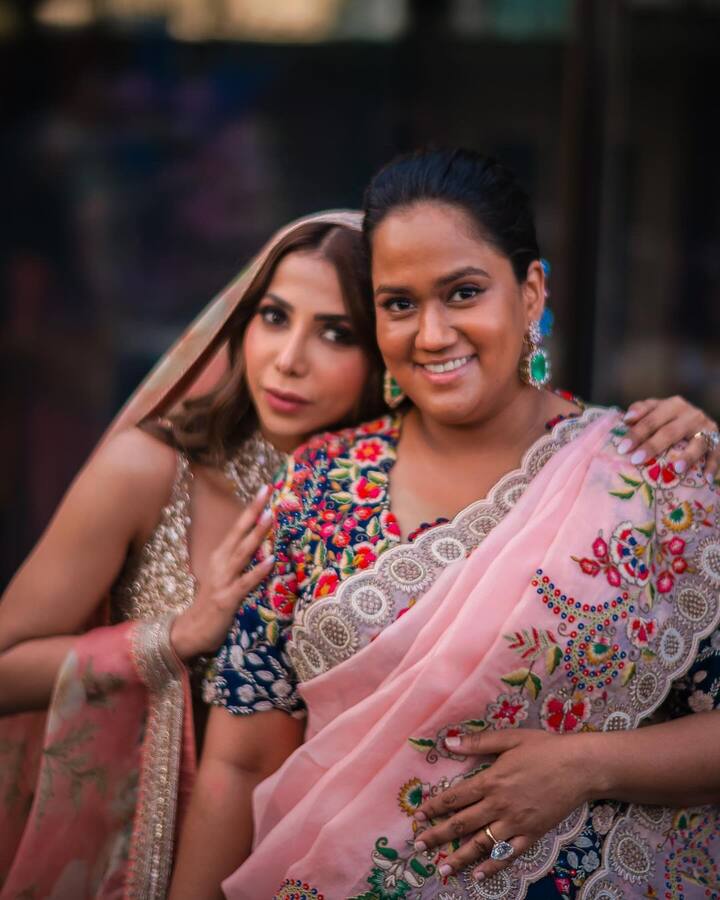 इन तस्वीरों में शूरा खान अपनी छोटी ननद अर्पिता खान पर बेशुमार प्यार लुटाती हुई दिखाई दी हैं.