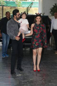 Christmas 2023: गर्लफ्रेंड संग पहुंचे आदर जैन...तो बच्चों के साथ कूल लुक में दिखीं करिश्मा, रणबीर-आलिया के घर क्रिसमस लंच पर पहुंचे ये सितारे