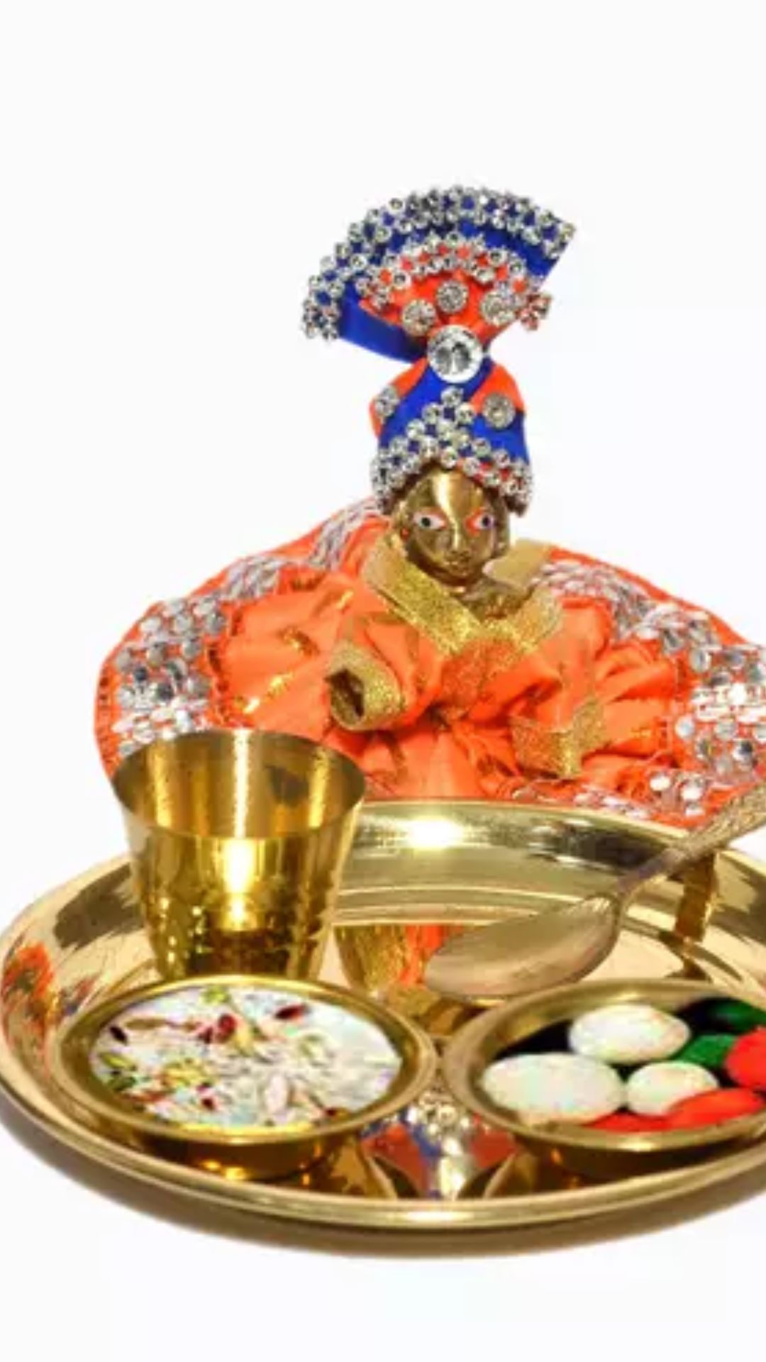 लड्डू गोपाल की सेवा छोटे बच्चे की तरह की जाती है