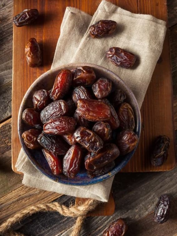 खजूर खाने का सही तरीका क्या है?