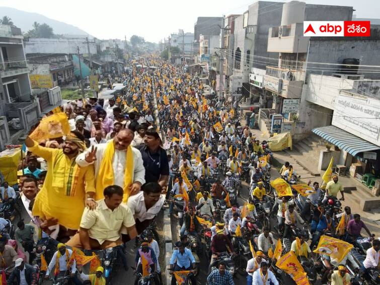 Achchenna and Rammohan Naidu organized a huge Yuvagalam victory rally in Tekkali Srikakulam Victory Rally :  టెక్కలిలో యువగళం విజయోత్సవ ర్యాలీ - పసుపుమయం చేసిన అచ్చెన్న, రామ్మోహన్ నాయుడు