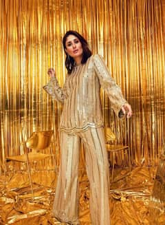 न्यू ईयर ईव में दिखना है सबसे ग्लैमरस और स्टनिंग तो ट्राई करें एक्ट्रेसेस के ये 7 शिमरी लुक, आप पर सबकी ठहर जाएंगी नज़रें