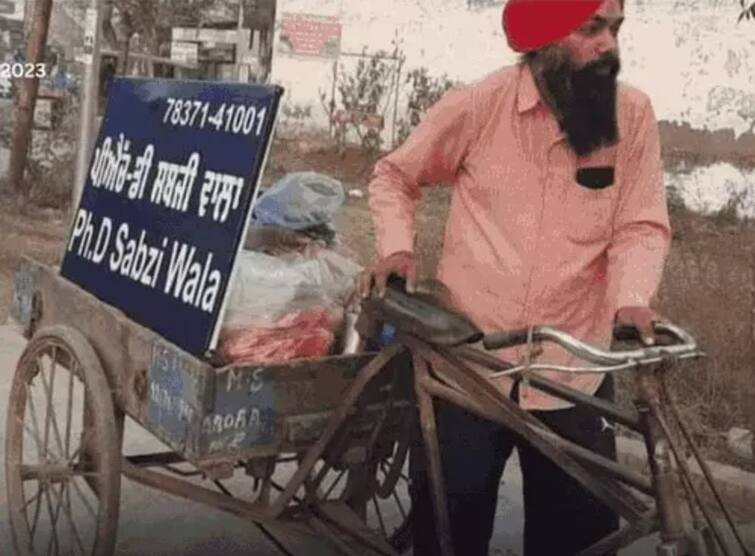 Dr sandeep is selling vegetables in the streets of Amritsar with 4 M.A and one PHD degree ਅੰਮ੍ਰਿਤਸਰ ਦੀਆਂ ਗਲੀਆਂ ‘ਚ 4 M.A ਤੇ ਇੱਕ PHD ਦੀ ਡਿਗਰੀ ਲੈ ਕੇ ਸਬਜ਼ੀਆਂ ਵੇਚ ਰਿਹਾ ਡਾ. ਸੰਦੀਪ, ਨੌਕਰੀ ਤਾਂ ਮਿਲੀ ਪਰ ਕਦਰ….