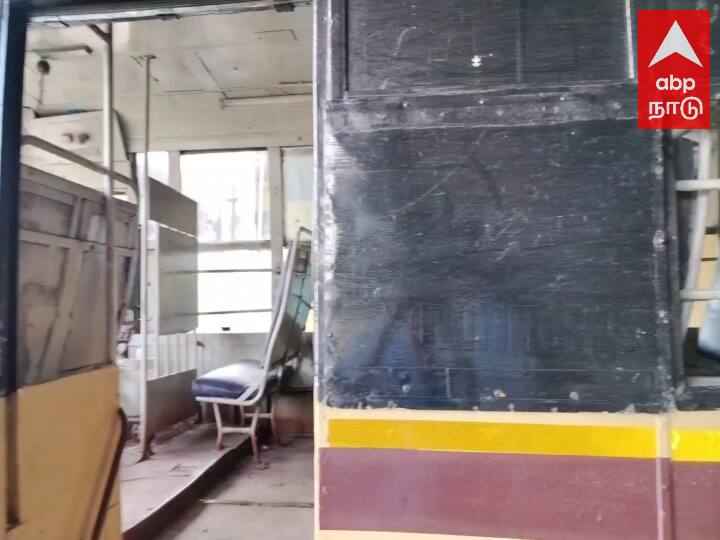 தமிழக முழுவதும் பள்ளி மாணவர்கள் குறிப்பாக கிராமப்புற மாணவர்கள் கல்வி கற்று முன்னேறும் வகையில் அவர்களுக்கு இலவச பயண பேருந்து அட்டை அளித்து, நகரத்திலும் சென்று கல்வி கற்க தமிழக அரசு வழிவகை செய்துள்ளது