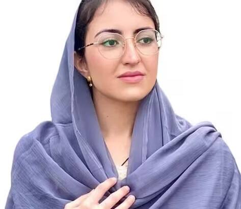 પાકિસ્તાનમાં આવતા વર્ષે યોજાનારી 16મી નેશનલ એસેમ્બલી માટે ચૂંટણી પ્રક્રિયા શરૂ થઈ ગઈ છે. પાકિસ્તાનમાં વિવિધ પક્ષોના ઉમેદવારોએ પણ ઉમેદવારી નોંધાવવાનું શરૂ કરી દીધું છે. આ દરમિયાન પાકિસ્તાનમાં ફેબ્રુઆરીમાં યોજાનારી ચૂંટણી માટે એક હિન્દુ મહિલાએ નોમિનેશન ફાઈલ કર્યું છે જે ચર્ચામા છે.