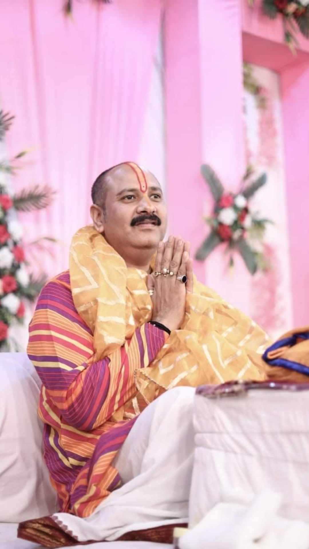 वे अपनी कथा के दौरान, समस्याओं से निपटने के