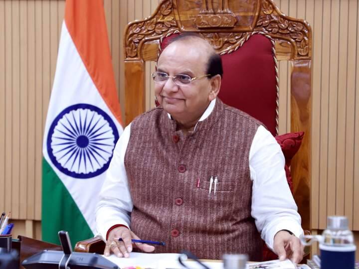 Delhi LG Vinai Saxena told officers to work on time bound work plan regularisation of unauthorized colonies  Unauthorized Colonies के मसले पर एक्शन मोड में दिल्ली के एलजी, अफसरों से कहा- 'टाइम बाउंड वर्क प्लान पर करें काम' 